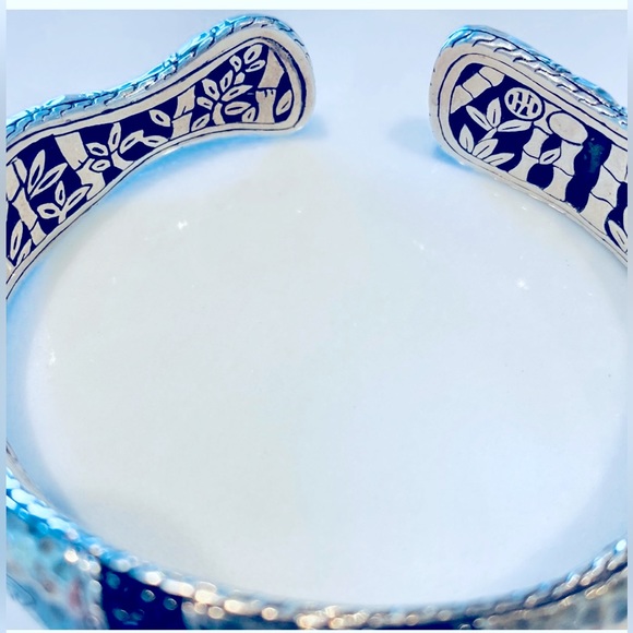 JOHN HARDY Palu Macan Sterling Silver Black Sapphire hinged cuff - Picture 3 of 10